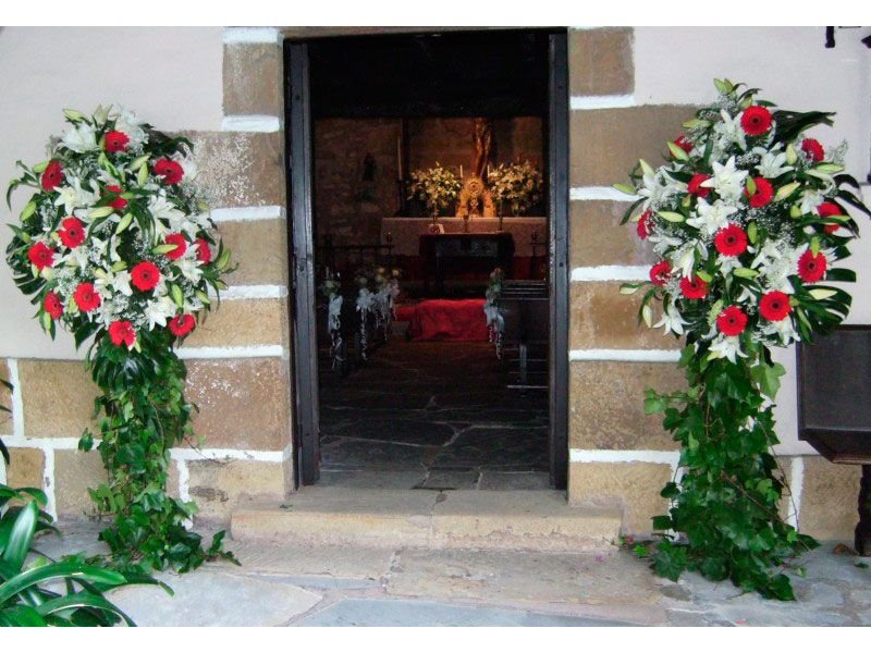 Par de Lateral 1 Vista con 13 Gerberas Rojas c/u