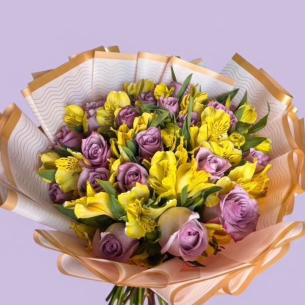 Ramo de Rosas Moradas con Alstromelia Amarilla
