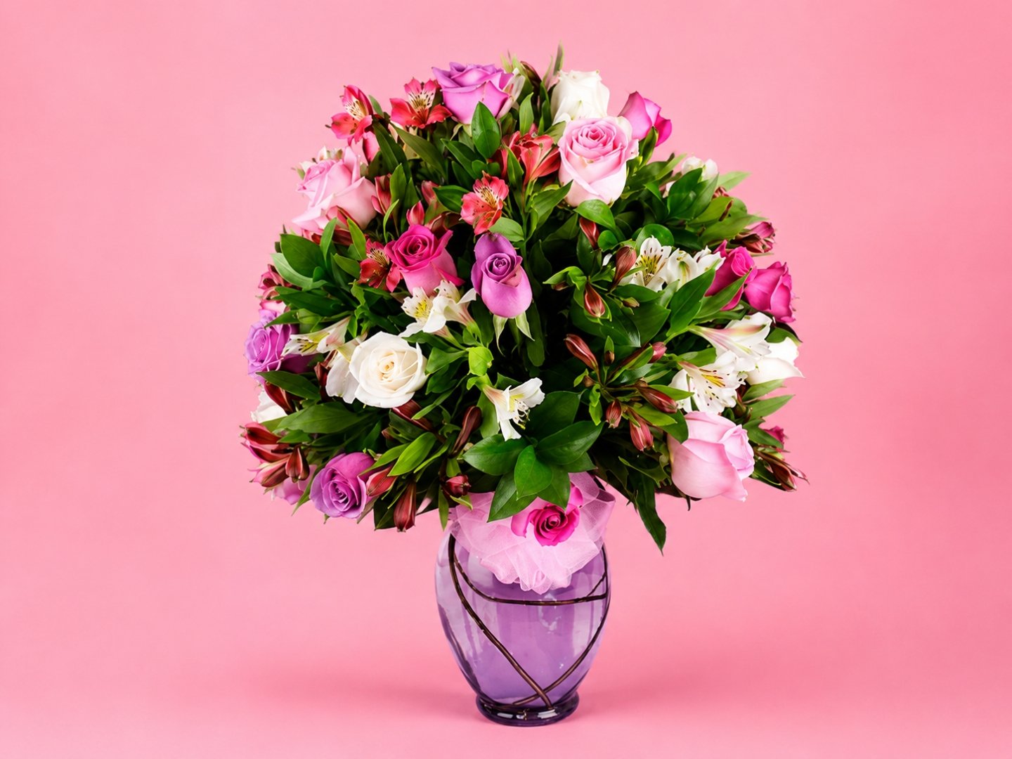 Jarron Jr. con 24 Rosas, Alstromerias y Follaje